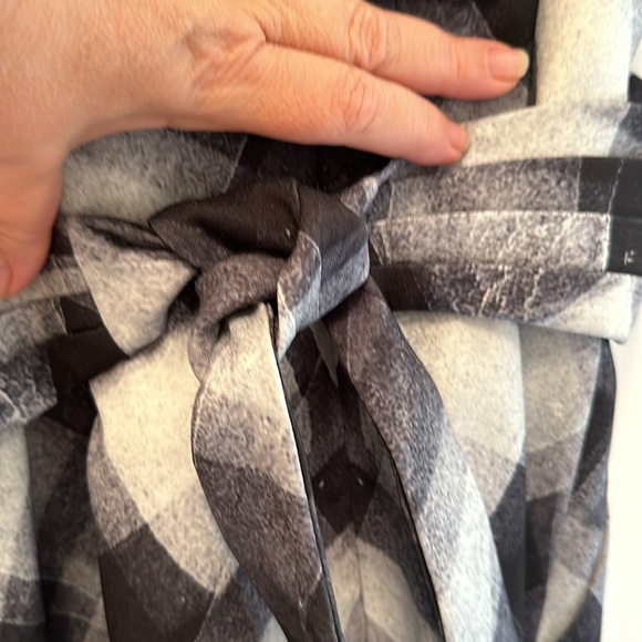 Beautiful jumpsuit (shorts)looks like dress with pockets and tie on the back - Picture 5 of 8